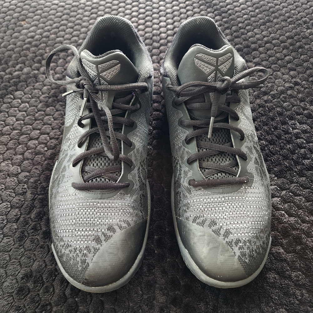 Nike Men's Black and Gray Athletic Shoes
